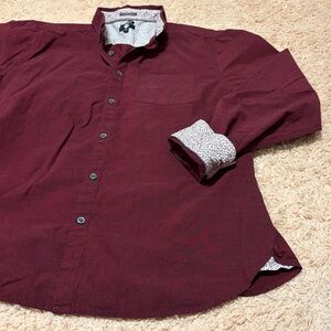 Button down shirt M burgundy contrast print peeks